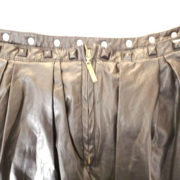 Very J Medium Black Faux Leather Pleather Circle Skirt Studs One Pocket - Picture 4 of 7